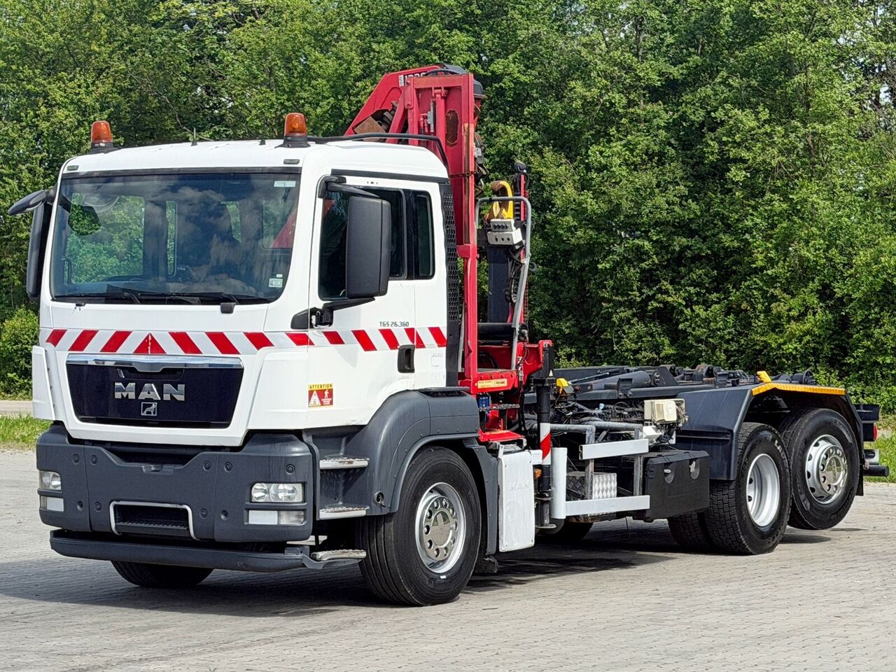 MAN TGS 26.360 - Hook lift truck, Crane truck: picture 2 MAN TGS 26.360 - Hook lift truck, Crane truck: picture 2
