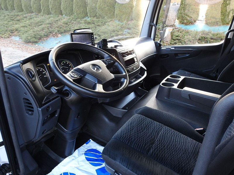 Mercedes-Benz ATEGO 12.24 KONTENER CHŁODNIA -10*C WINDA 16 PALET FUNKCJA GRZAN - Refrigerator truck: picture 2 Mercedes-Benz ATEGO 12.24 KONTENER CHŁODNIA -10*C WINDA 16 PALET FUNKCJA GRZAN - Refrigerator truck: picture 2