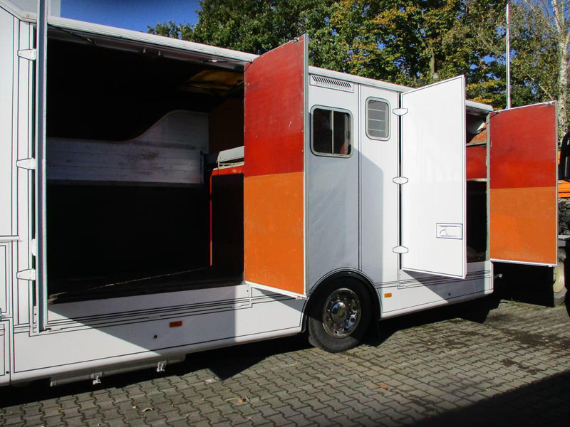 Mercedes-Benz Axor 1833 - Horse transporter - Horse truck: picture 5 Mercedes-Benz Axor 1833 - Horse transporter - Horse truck: picture 5