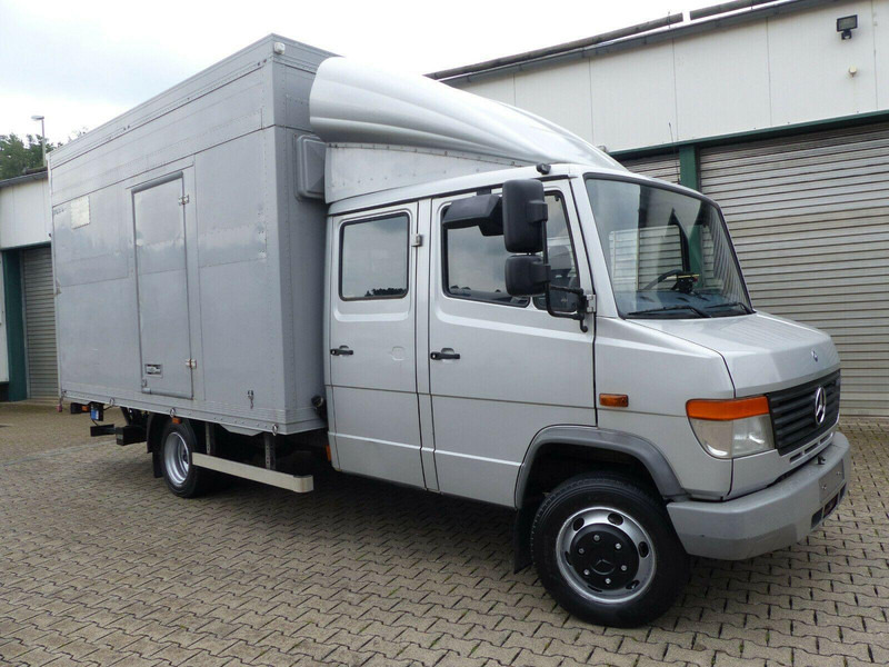 Mercedes-Benz Vario 818 Doka horse transporter + Tail lift - Horse truck: picture 4 Mercedes-Benz Vario 818 Doka horse transporter + Tail lift - Horse truck: picture 4