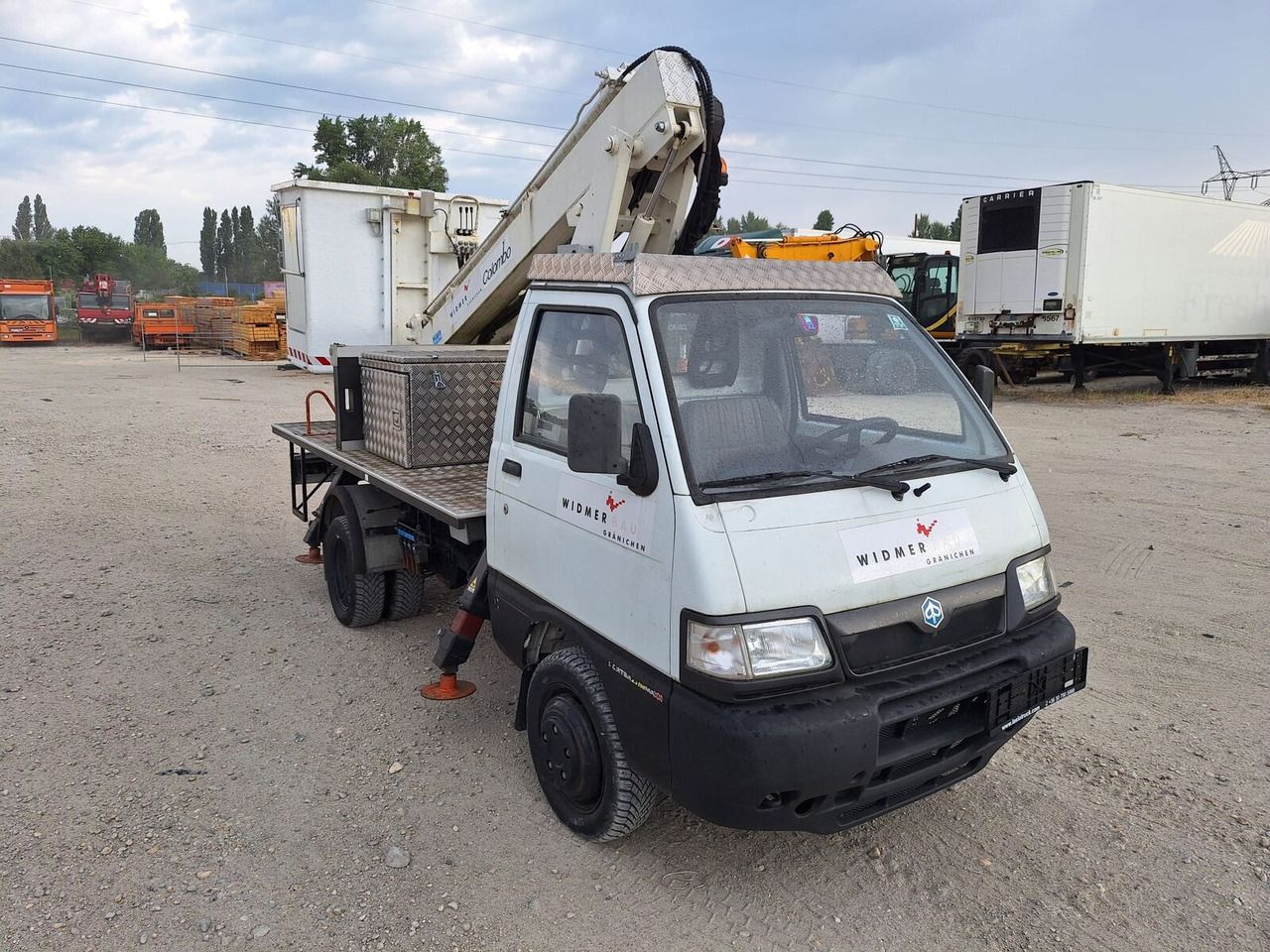 Piaggio Porter Maxxi 1,3 - COLOMBO Giuseppe TLC 122 L-12m/ - Truck mounted aerial platform: picture 3 Piaggio Porter Maxxi 1,3 - COLOMBO Giuseppe TLC 122 L-12m/ - Truck mounted aerial platform: picture 3
