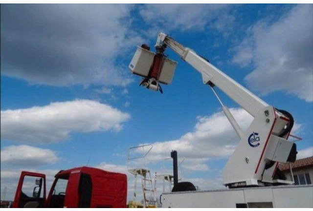 Renault KERAX 410.19 4x4 Emelőkosaras Cela 17m - Truck mounted aerial platform: picture 4 Renault KERAX 410.19 4x4 Emelőkosaras Cela 17m - Truck mounted aerial platform: picture 4