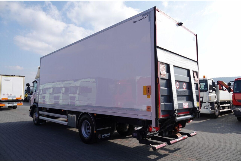 Scania P 450 / 4x2 / IZOTERMA / NIISKI PRZEBIEG 96 tys. km / WINDA ZA - Refrigerator truck: picture 5 Scania P 450 / 4x2 / IZOTERMA / NIISKI PRZEBIEG 96 tys. km / WINDA ZA - Refrigerator truck: picture 5