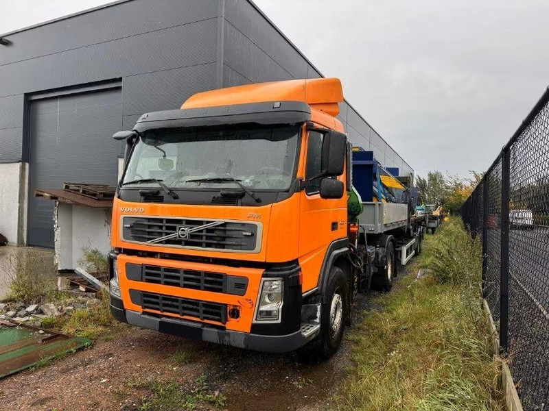 Volvo FM - trailer equipped with a container system + crane - Tractor unit: picture 1 Volvo FM - trailer equipped with a container system + crane - Tractor unit: picture 1