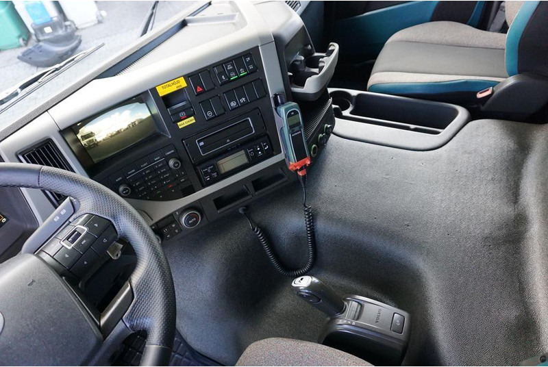 Refrigerator truck Volvo FM / 330 / E 6 / CHŁODNIA + WINDA / 23 PALETY / OŚ SKRĘTNA / DŁ: picture 9 Refrigerator truck Volvo FM / 330 / E 6 / CHŁODNIA + WINDA / 23 PALETY / OŚ SKRĘTNA / DŁ: picture 9