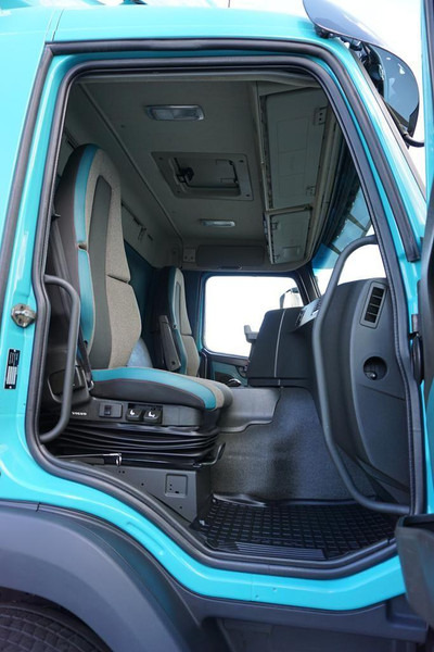 Refrigerator truck Volvo FM / 330 / E 6 / CHŁODNIA + WINDA / 23 PALETY / OŚ SKRĘTNA / DŁ: picture 8 Refrigerator truck Volvo FM / 330 / E 6 / CHŁODNIA + WINDA / 23 PALETY / OŚ SKRĘTNA / DŁ: picture 8