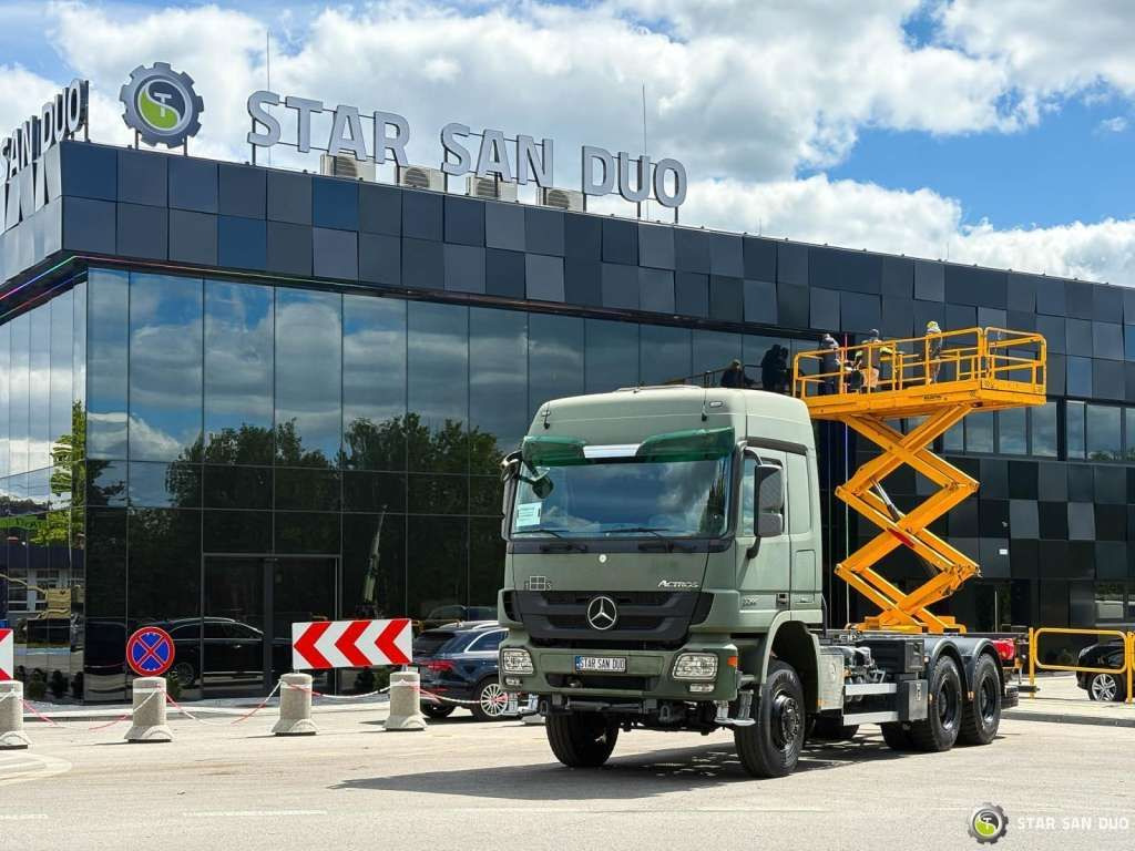 Cab chassis truck Mercedes-Benz  ACTROS 3344 6x6 System Twist Lock: picture 7