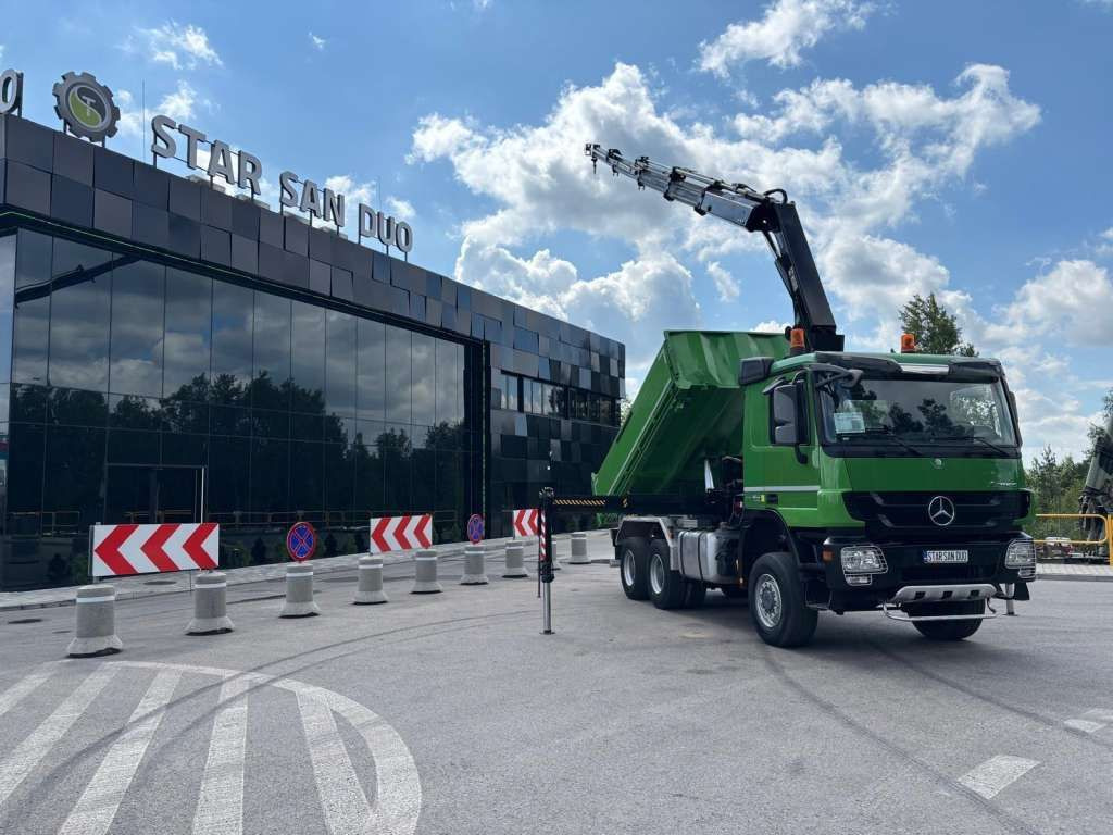 Tipper Mercedes-Benz  ACTROS 3346 6x6 HIAB 244EP-4 Crane Kipper: picture 11