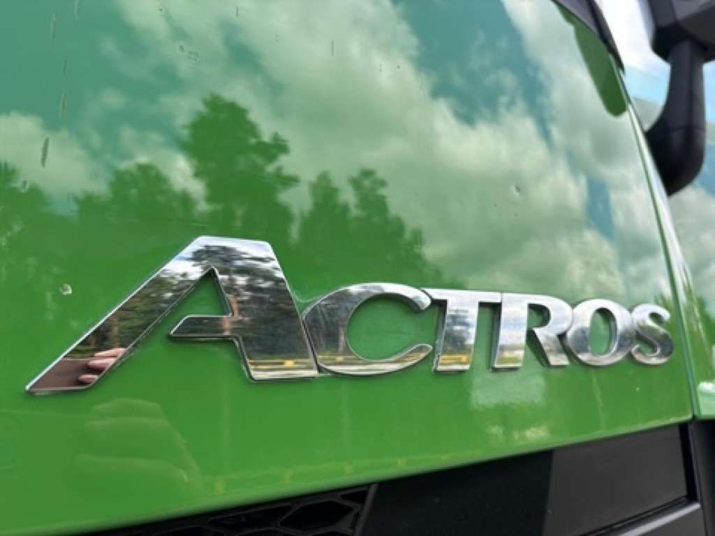 Tipper Mercedes-Benz  ACTROS 3346 6x6 HIAB 244EP-4 Crane Kipper: picture 27