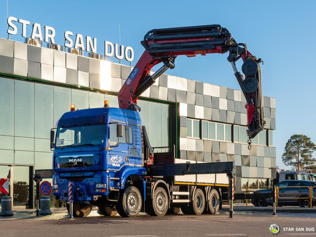 - Crane truck: picture 1 - Crane truck: picture 1
