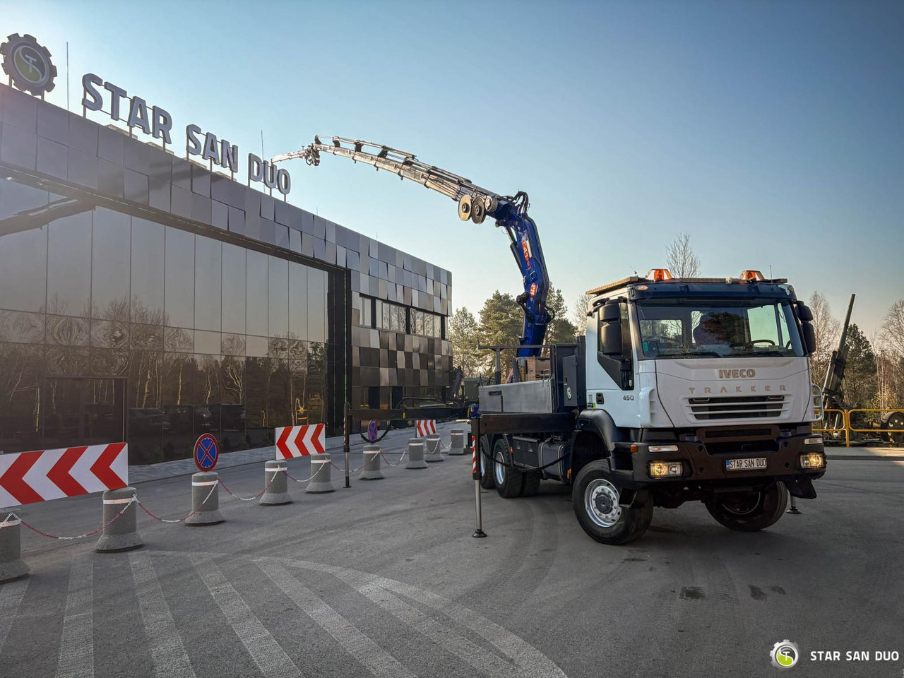 - Crane truck: picture 3 - Crane truck: picture 3