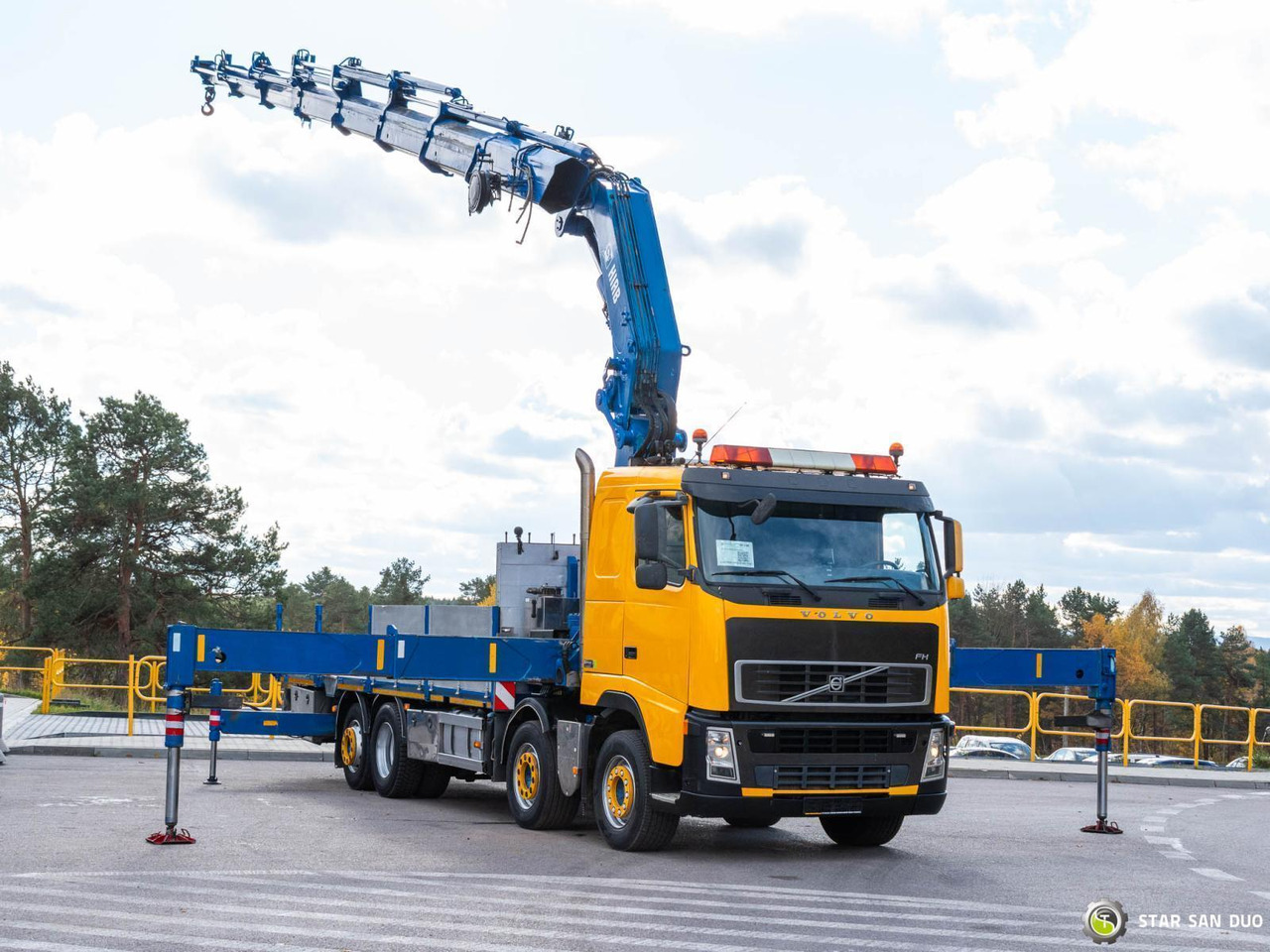 - Crane truck: picture 2 - Crane truck: picture 2