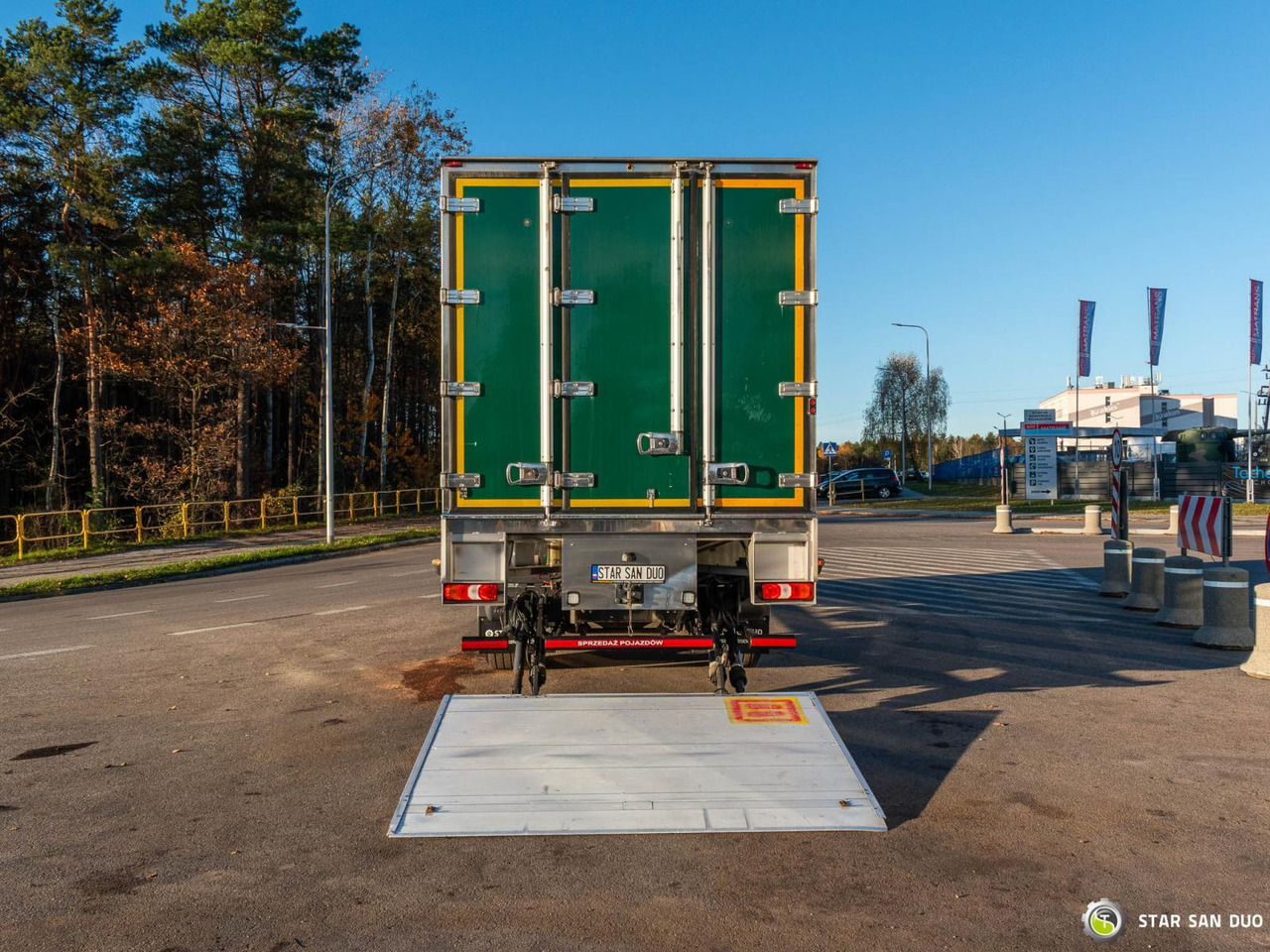 Cab chassis truck : picture 9