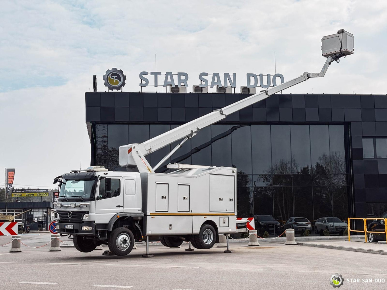 - Truck mounted aerial platform: picture 1 - Truck mounted aerial platform: picture 1