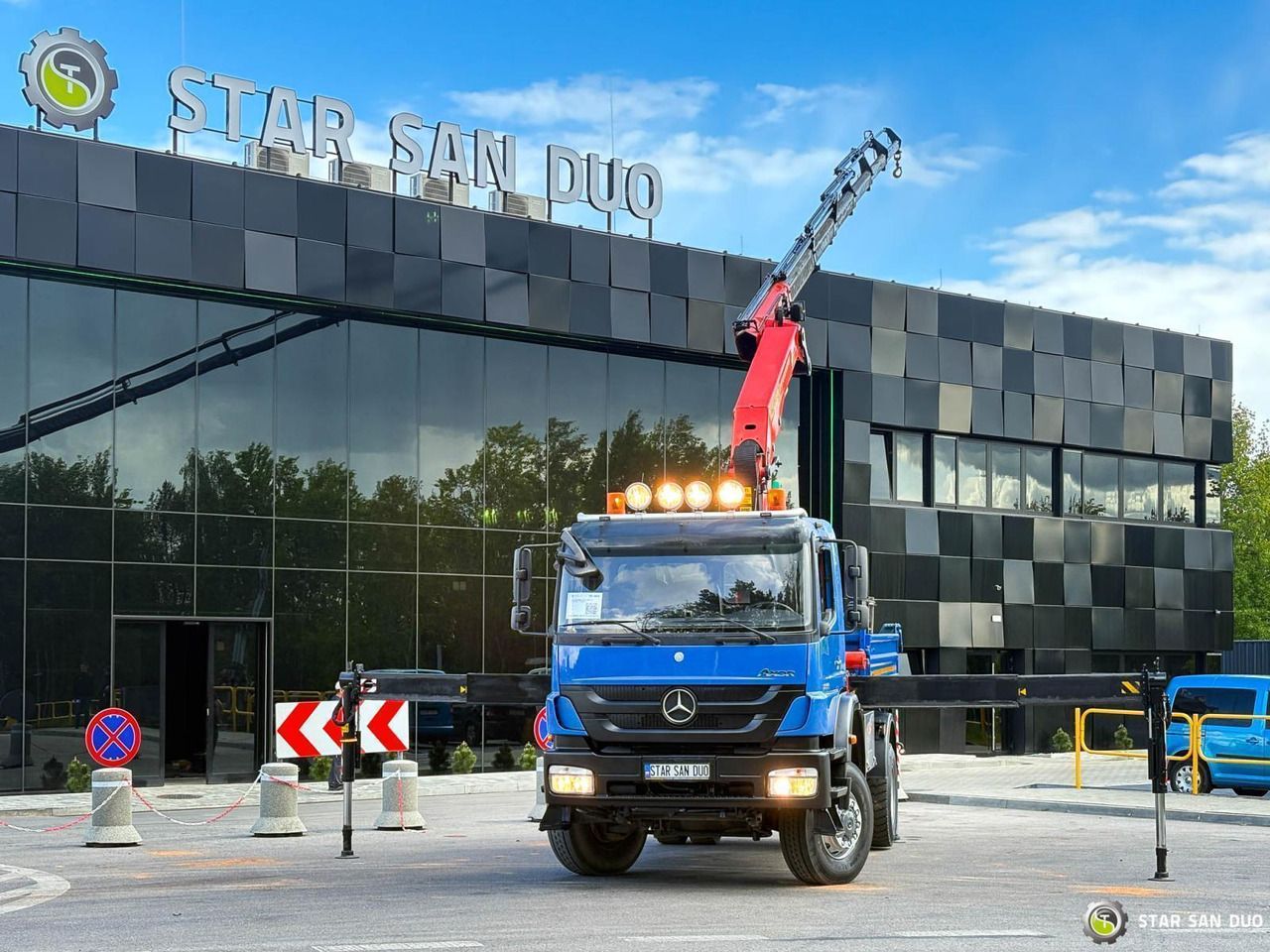 - Crane truck: picture 3 - Crane truck: picture 3