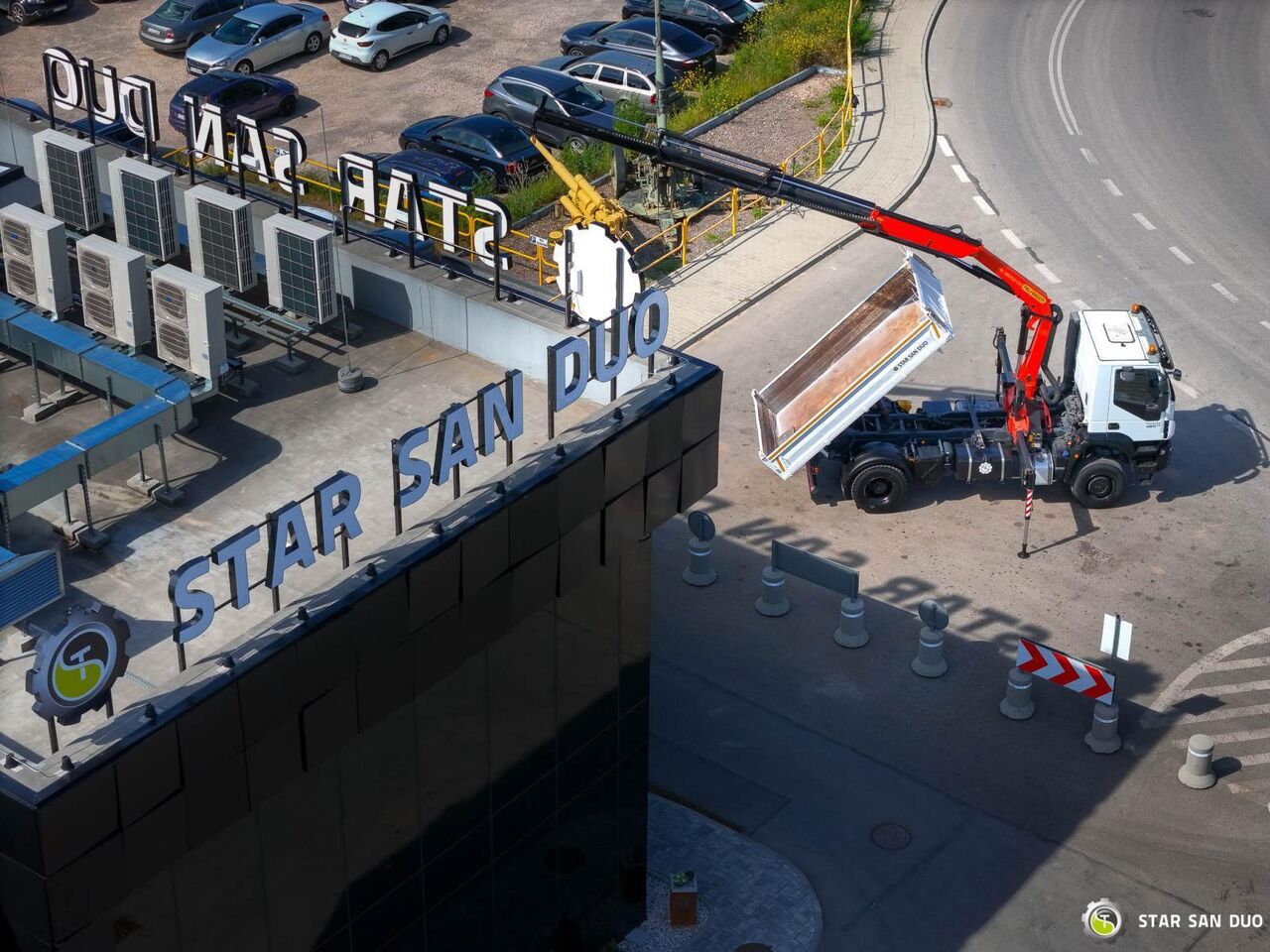 - Crane truck: picture 2 - Crane truck: picture 2