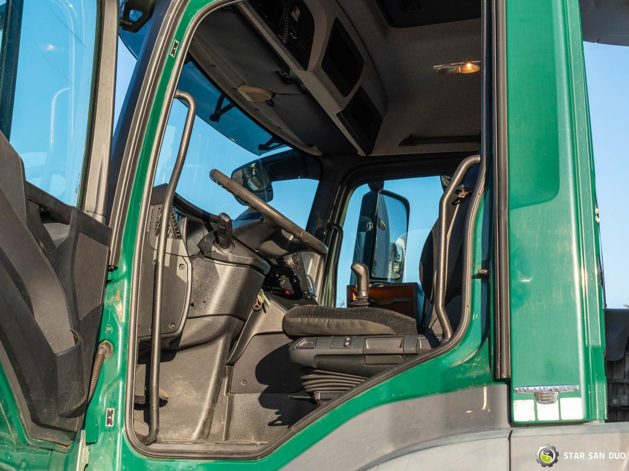 Cab chassis truck : picture 14