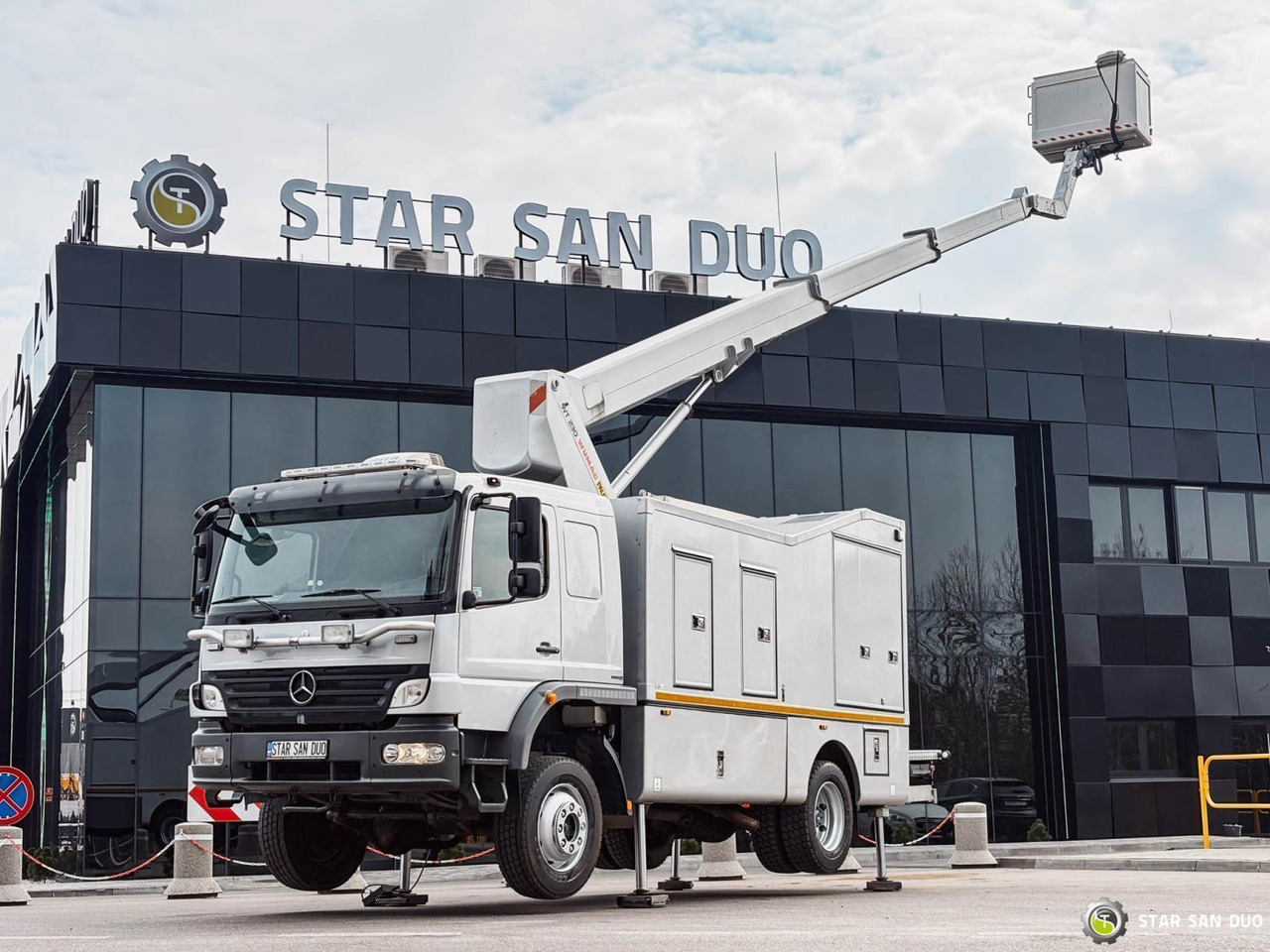 - Truck mounted aerial platform: picture 3 - Truck mounted aerial platform: picture 3