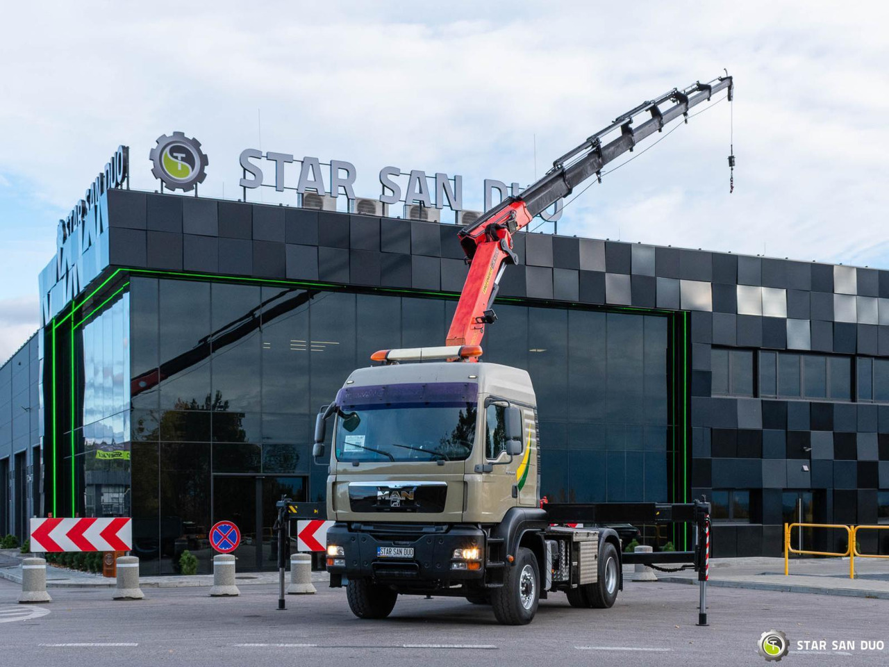 - Crane truck: picture 1 - Crane truck: picture 1