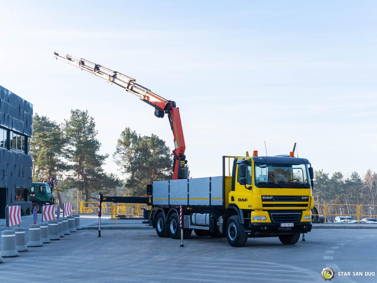 - Crane truck: picture 2 - Crane truck: picture 2
