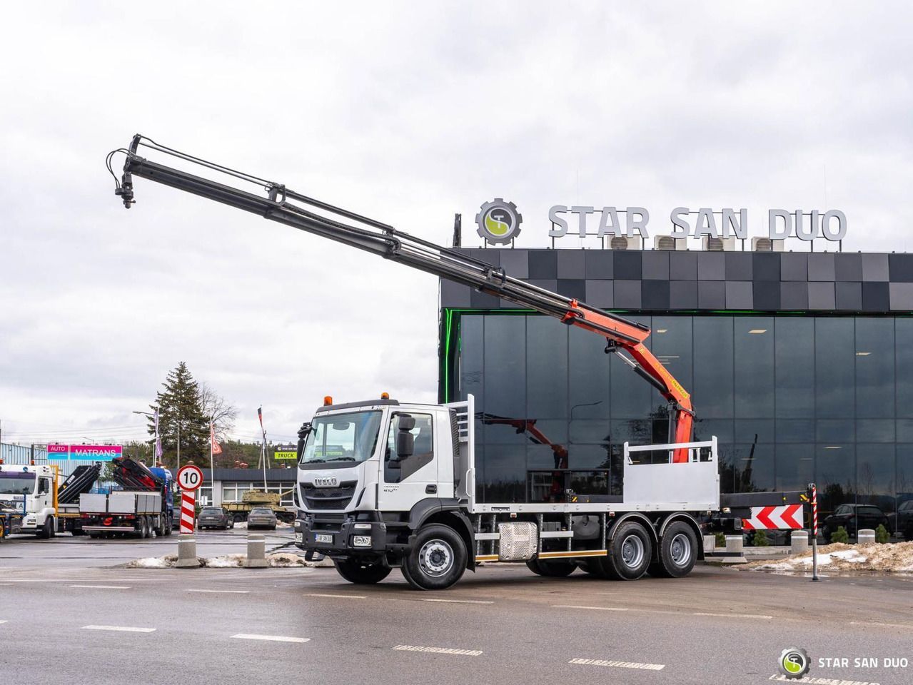 - Crane truck: picture 2 - Crane truck: picture 2