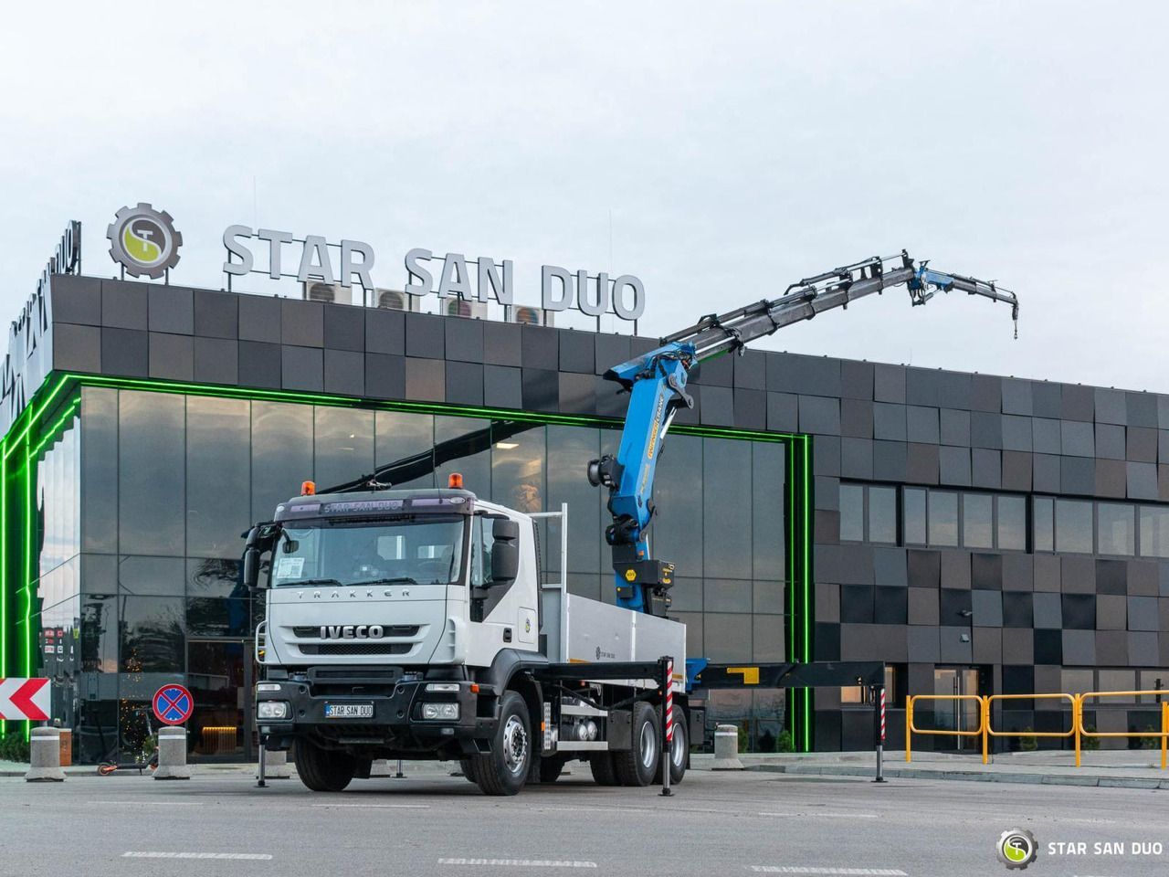 - Crane truck: picture 1 - Crane truck: picture 1