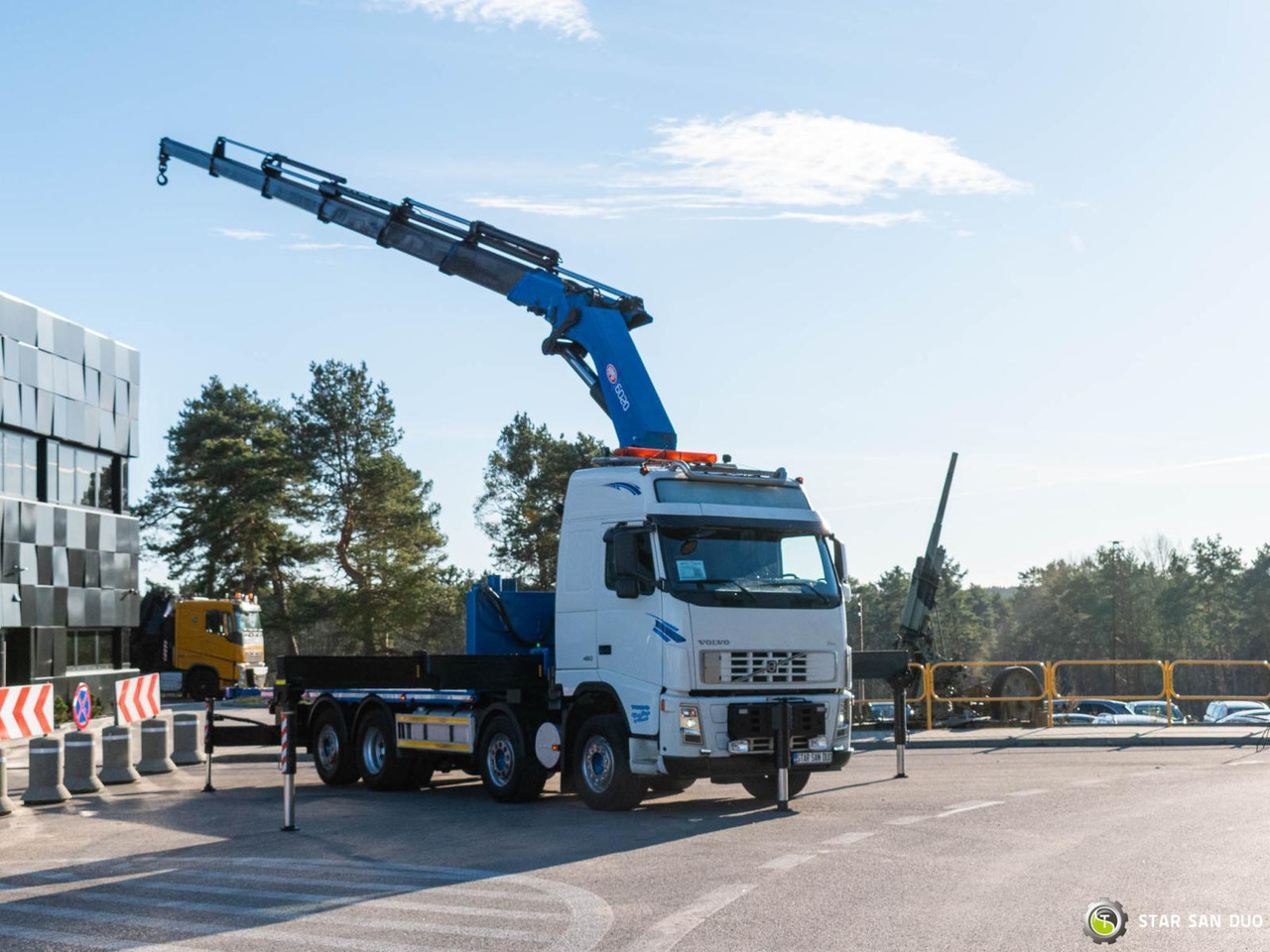 - Crane truck: picture 2 - Crane truck: picture 2