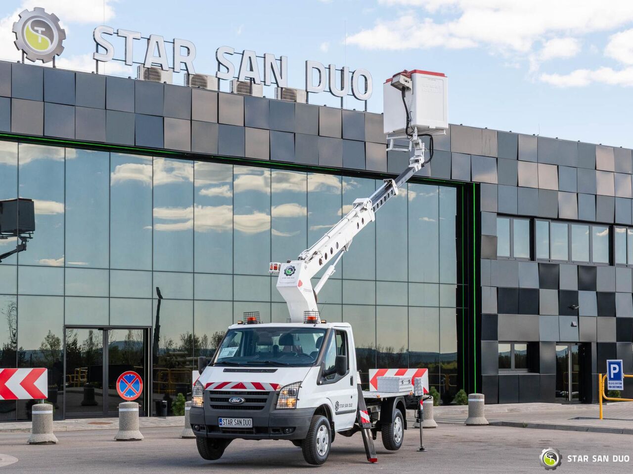 - Truck mounted aerial platform: picture 1 - Truck mounted aerial platform: picture 1
