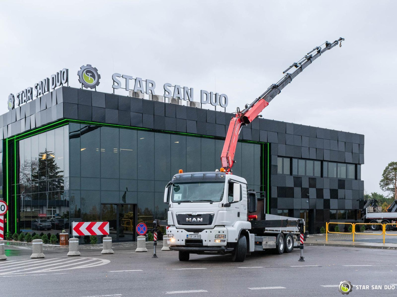 - Crane truck: picture 1 - Crane truck: picture 1