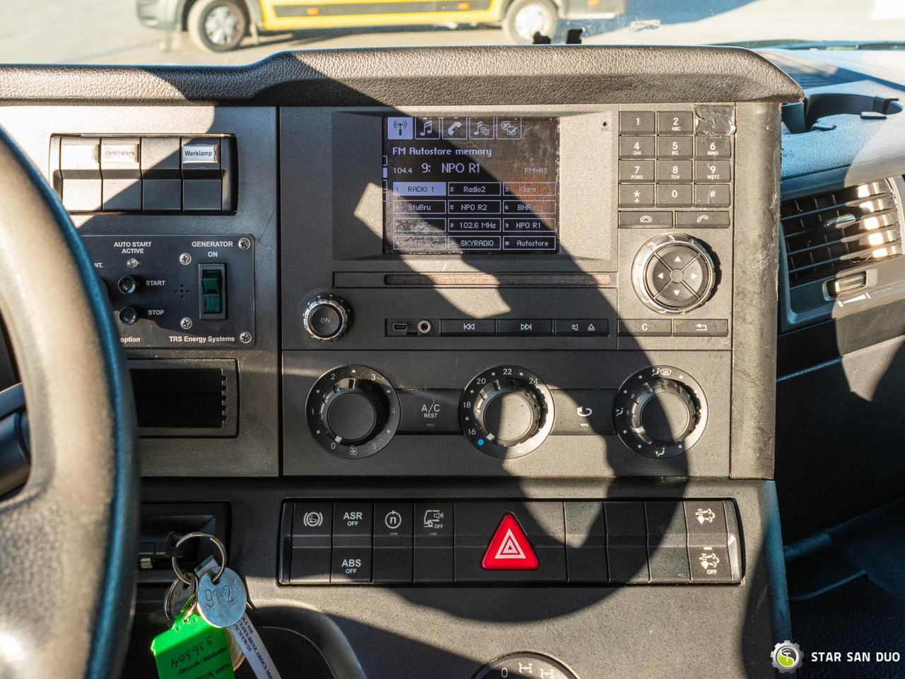 Cab chassis truck : picture 17