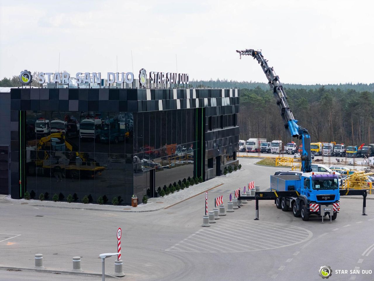- Crane truck: picture 3 - Crane truck: picture 3