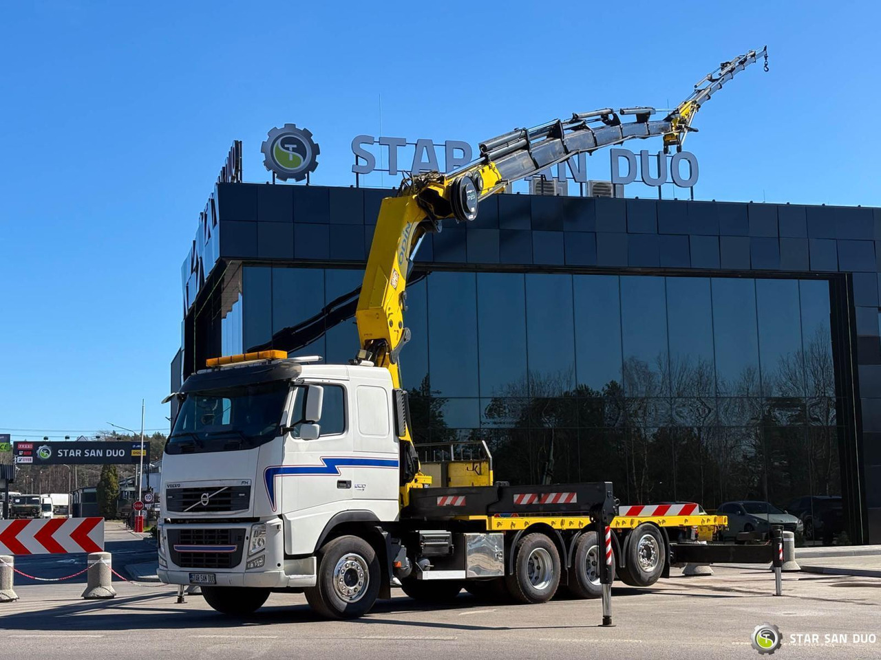 - Crane truck: picture 1 - Crane truck: picture 1