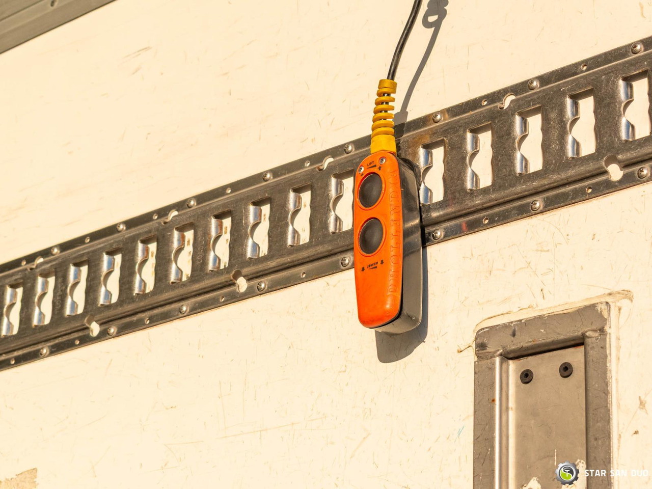 Cab chassis truck : picture 26