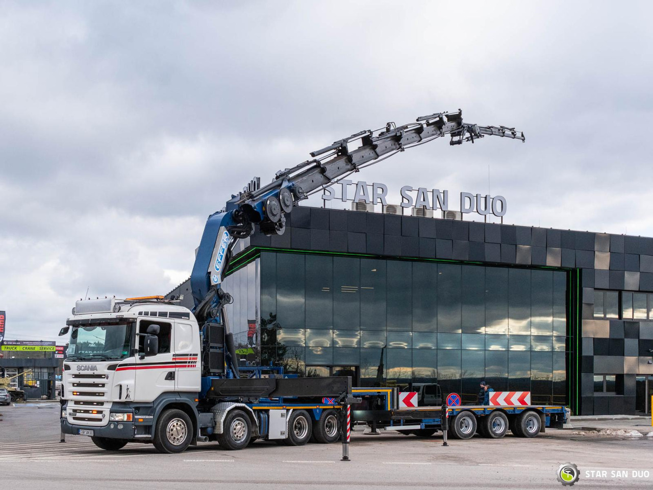 - Crane truck: picture 2 - Crane truck: picture 2