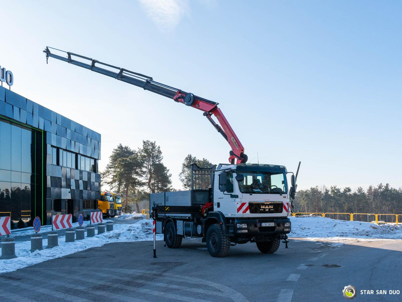 - Crane truck: picture 2 - Crane truck: picture 2