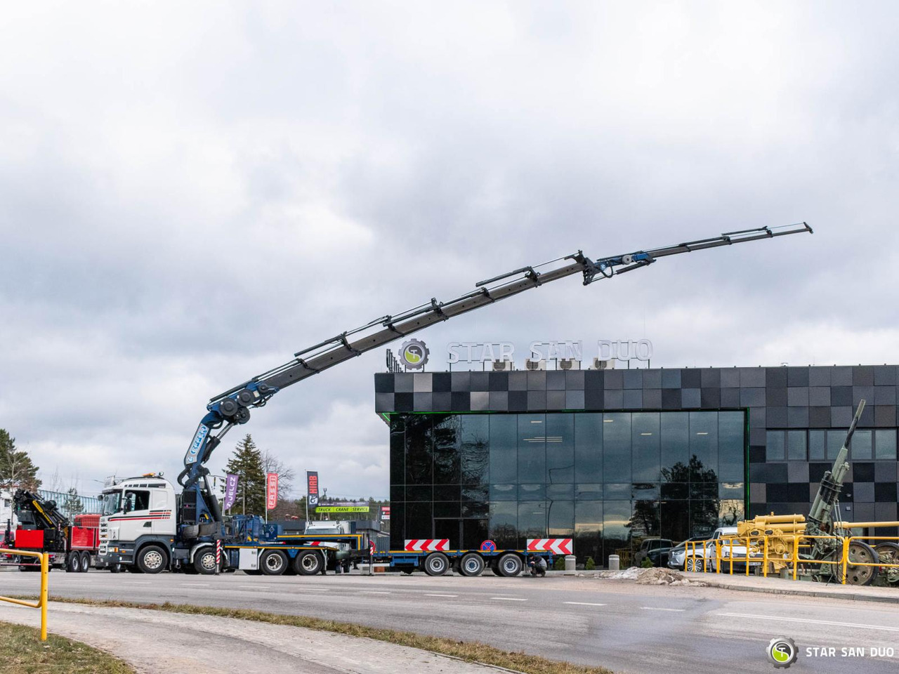 - Crane truck: picture 3 - Crane truck: picture 3