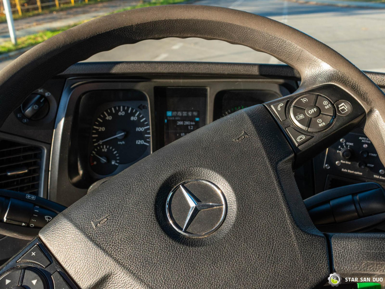 Cab chassis truck : picture 19