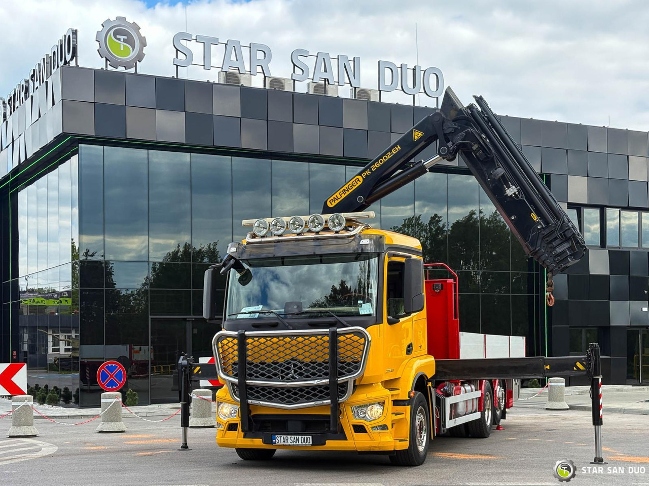 - Crane truck: picture 1 - Crane truck: picture 1