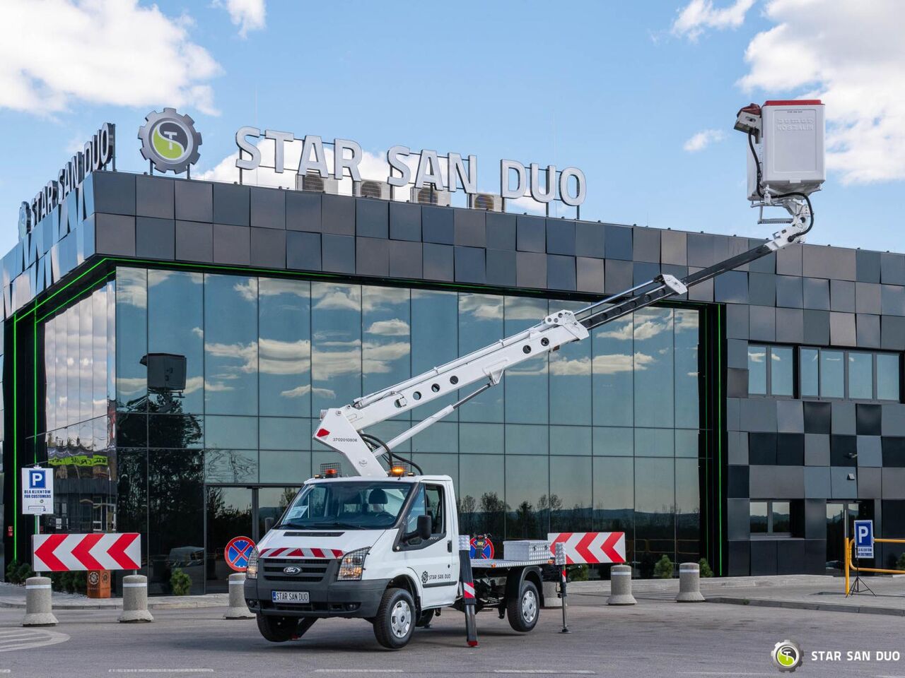 - Truck mounted aerial platform: picture 5 - Truck mounted aerial platform: picture 5