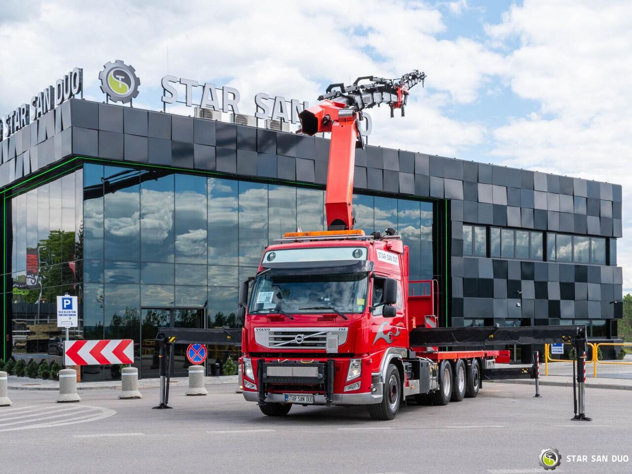 - Crane truck: picture 2 - Crane truck: picture 2