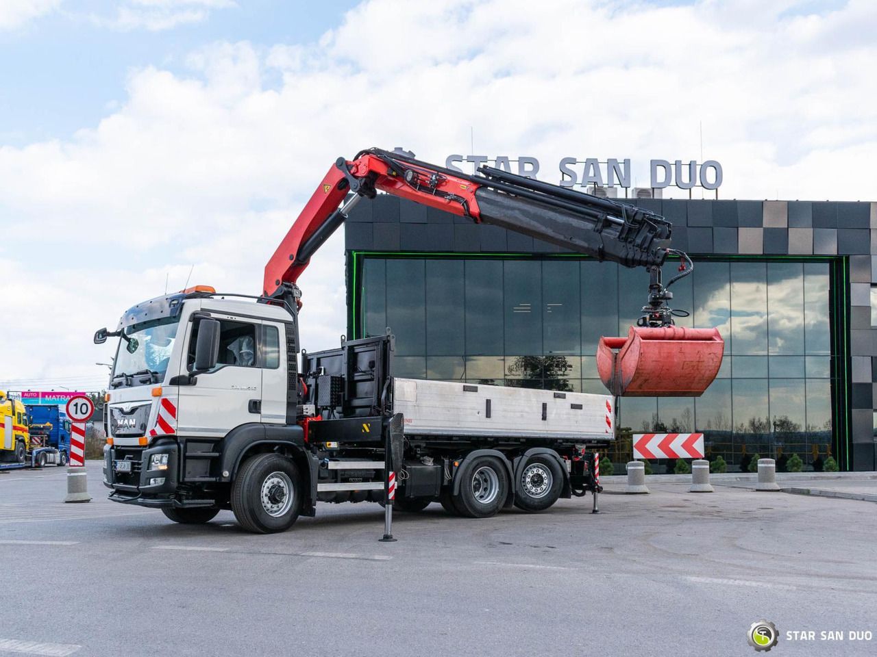 - Crane truck: picture 3 - Crane truck: picture 3