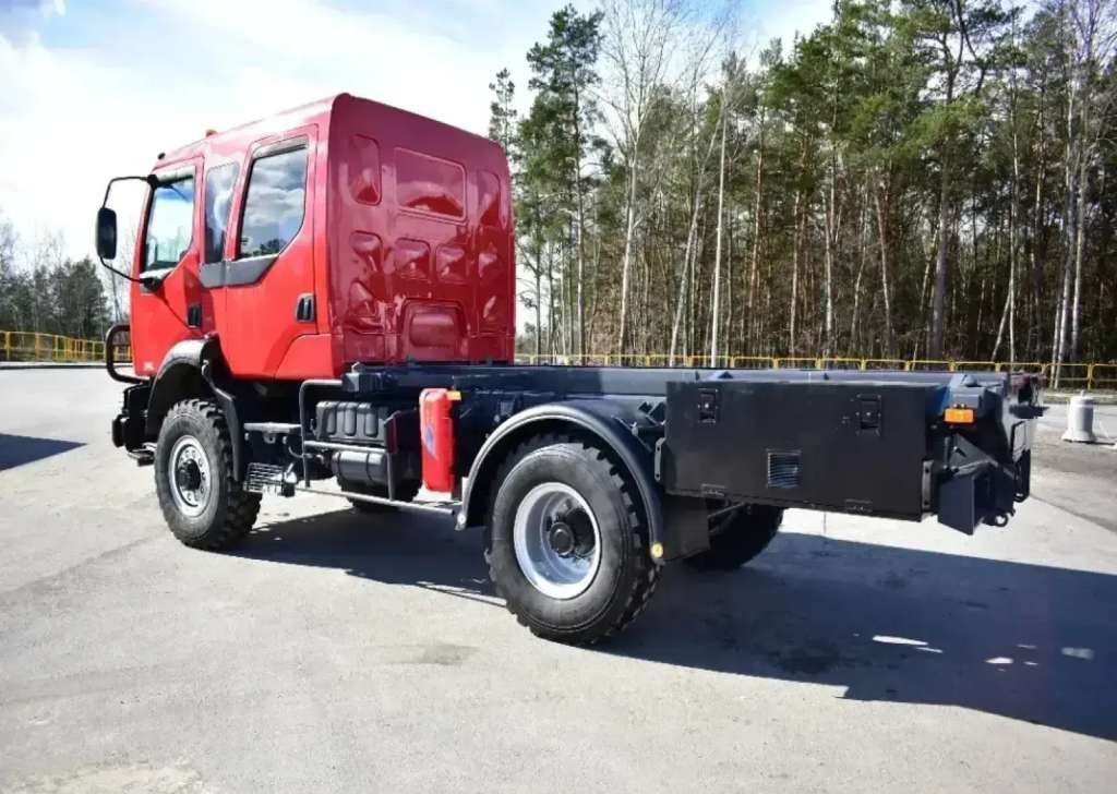 Renault  MIDLUM 4x4 DOKA Brigade Double Cabin Camper - Cab chassis truck: picture 4 Renault  MIDLUM 4x4 DOKA Brigade Double Cabin Camper - Cab chassis truck: picture 4