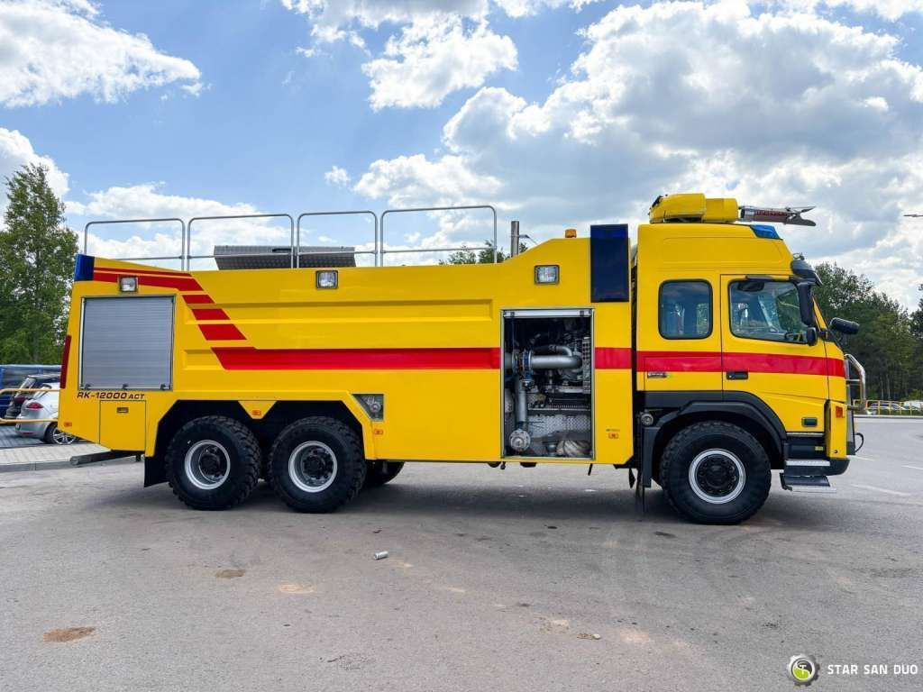 Volvo  FM 460 6x6 Rosenbauer Fire Truck LSP Water Tank - Truck: picture 3 Volvo  FM 460 6x6 Rosenbauer Fire Truck LSP Water Tank - Truck: picture 3