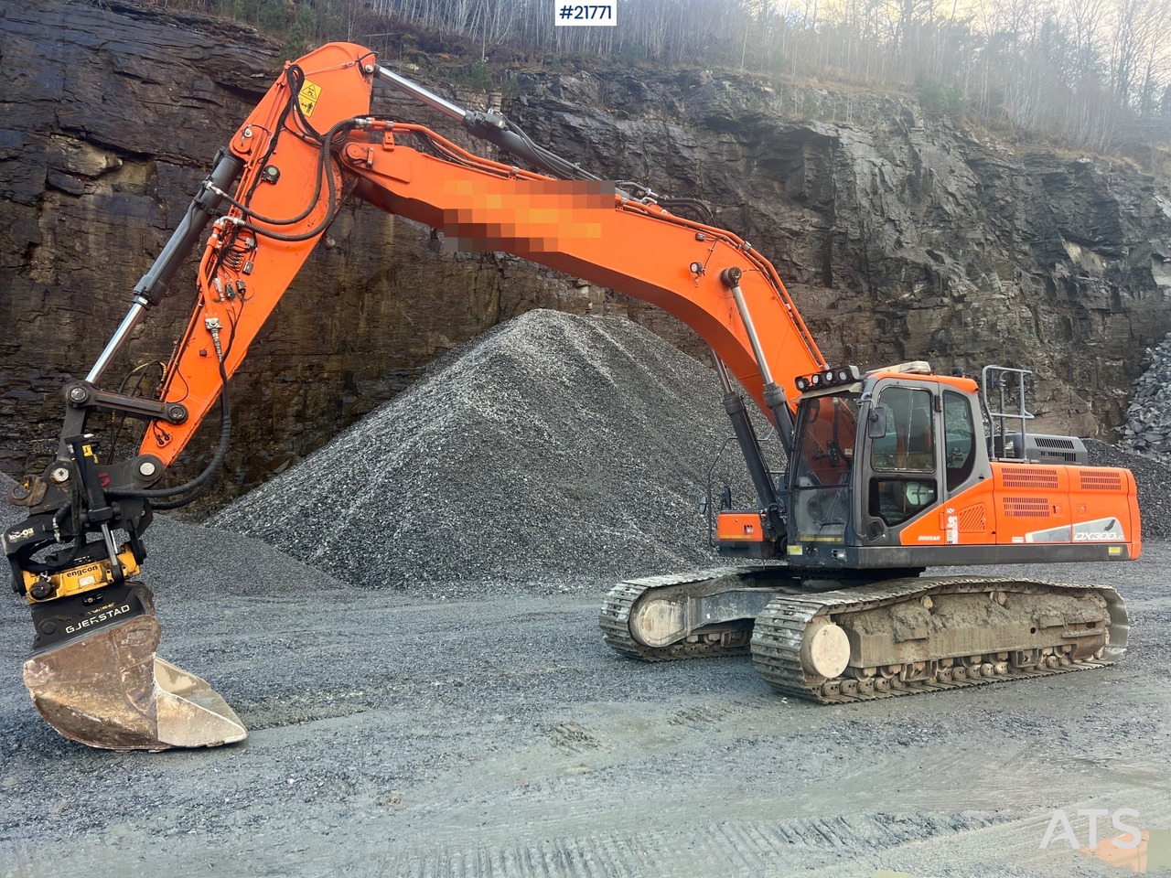 Doosan Dx300lc-5 Gravemaskin m/ rototilt og pusseskuffe - Excavator: picture 1 Doosan Dx300lc-5 Gravemaskin m/ rototilt og pusseskuffe - Excavator: picture 1