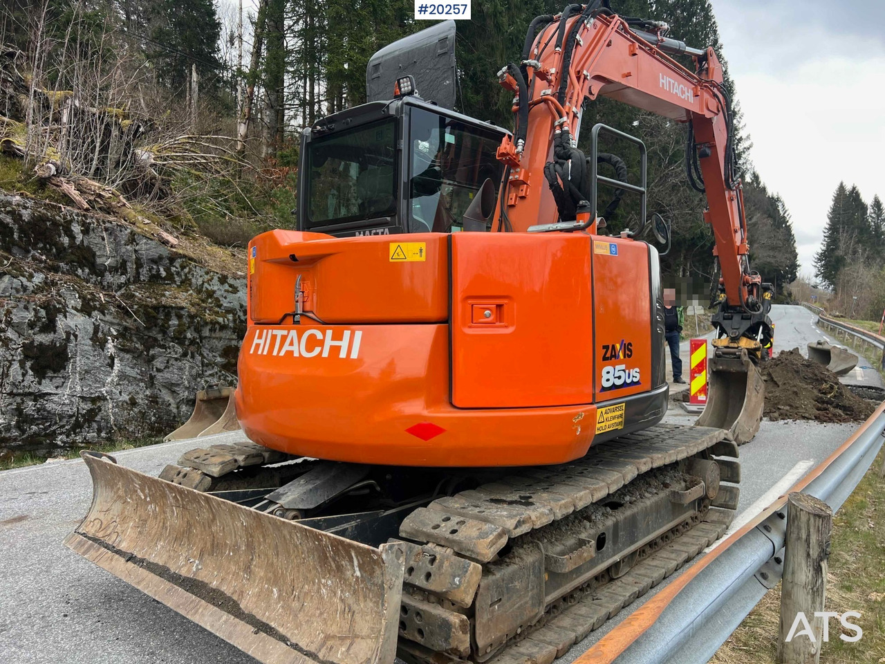 Excavator Hitachi ZX85 US-6: picture 11