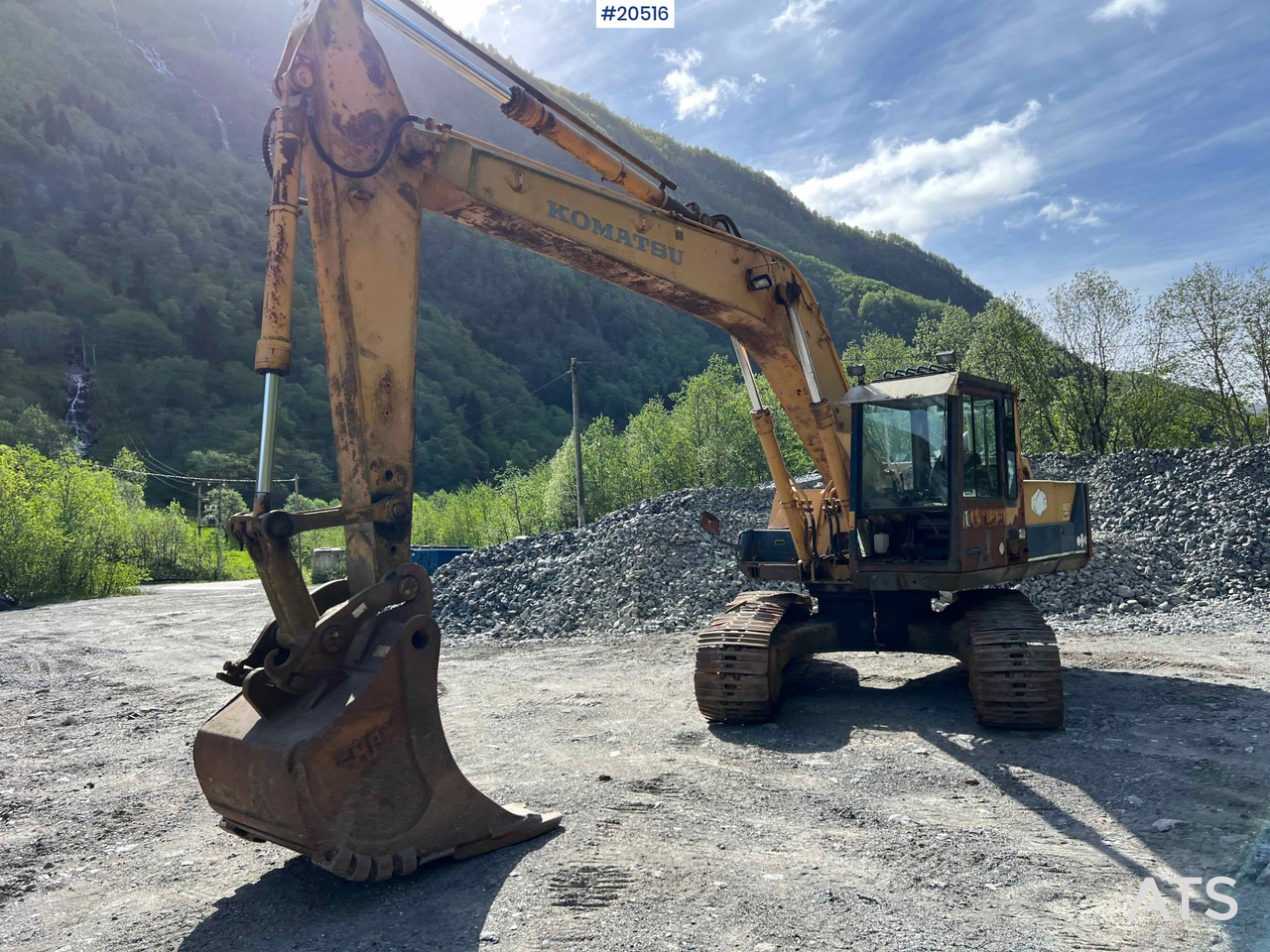 Komatsu PC200-3 - Excavator: picture 4 Komatsu PC200-3 - Excavator: picture 4