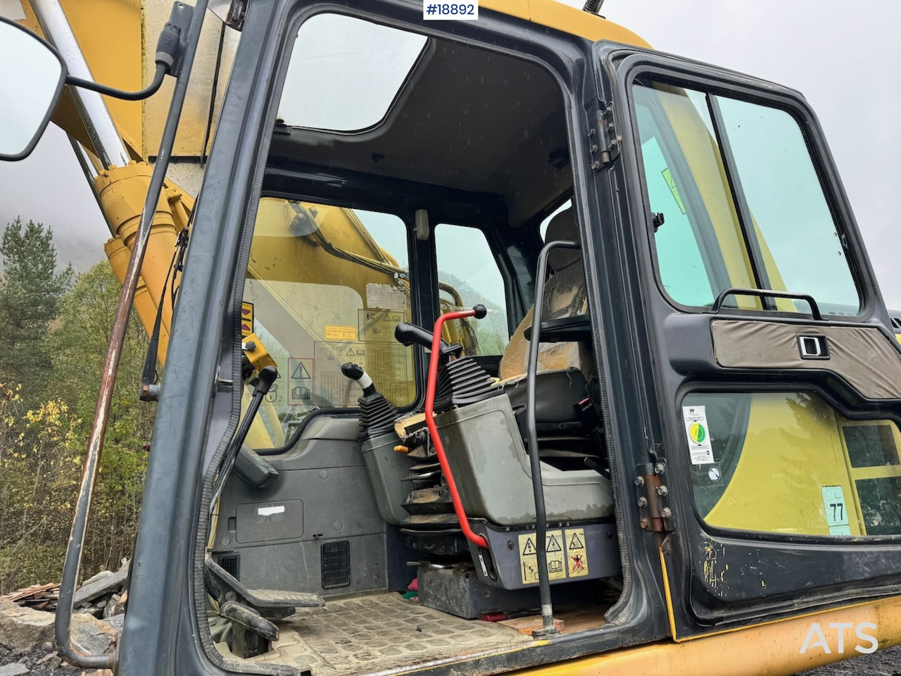 Excavator Komatsu PC240LC-6K: picture 25