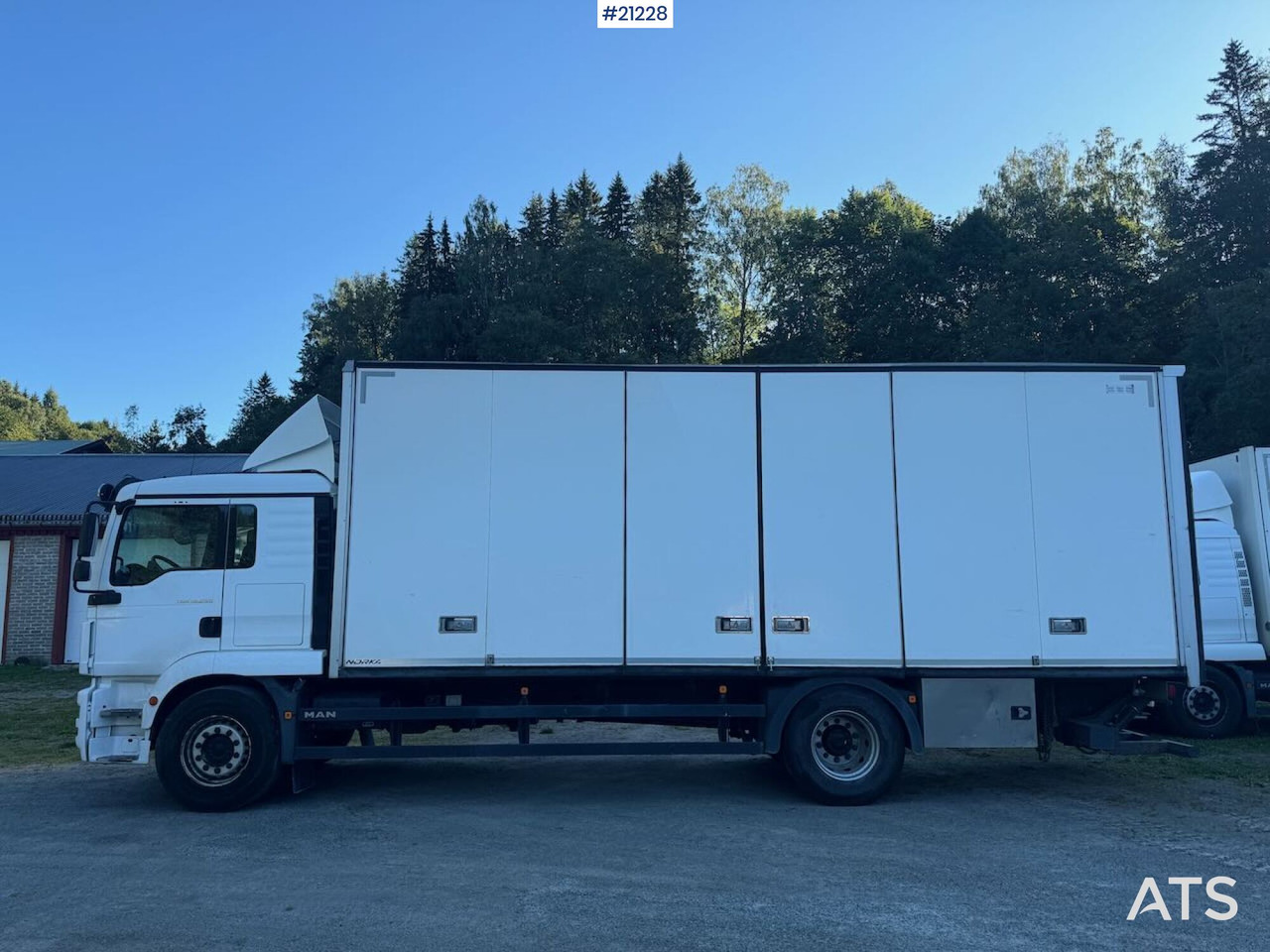 MAN TGM 18.290 - Box truck: picture 2 MAN TGM 18.290 - Box truck: picture 2