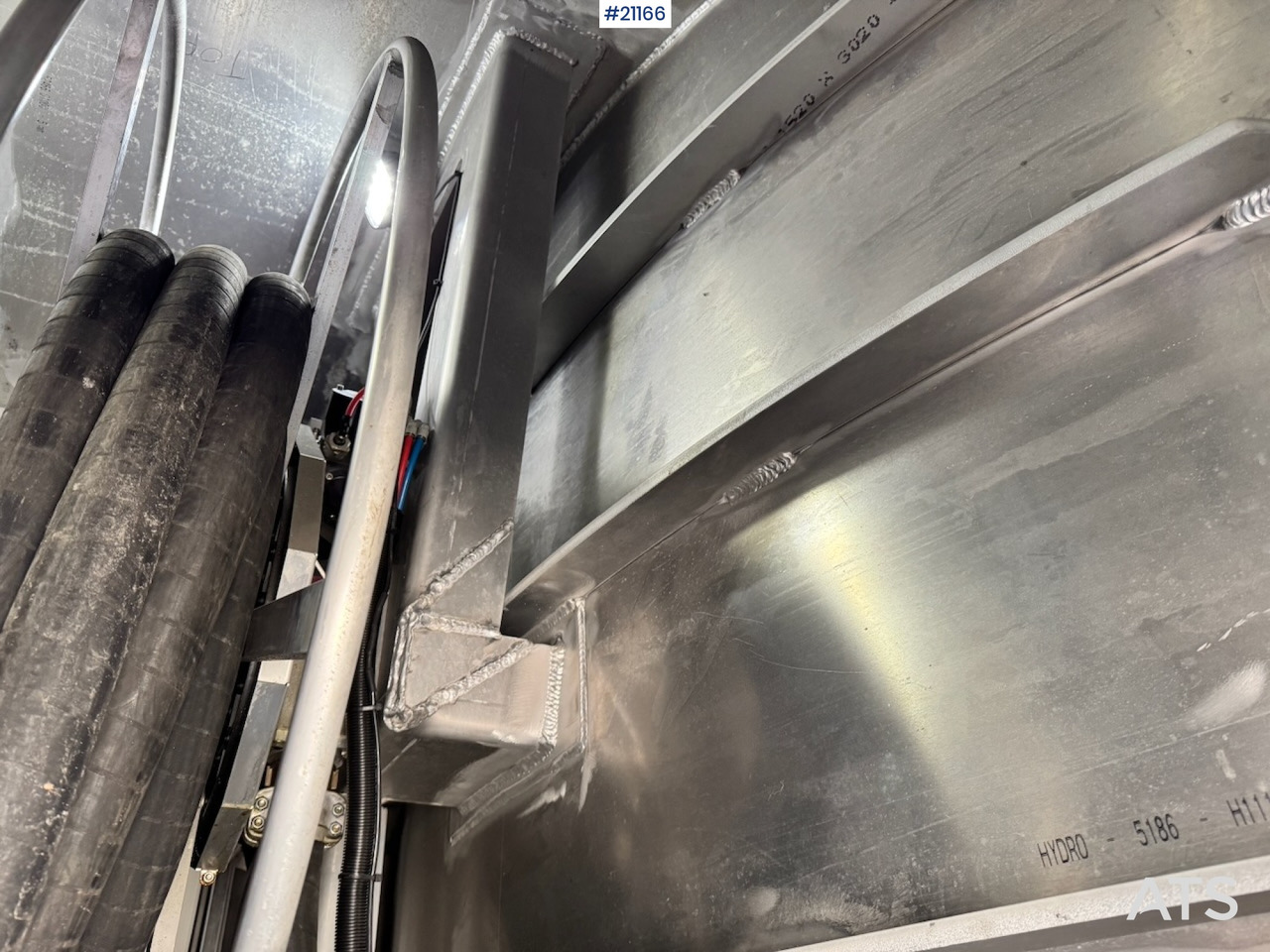 Tank truck Mercedes Actros 2553: picture 43 Tank truck Mercedes Actros 2553: picture 43