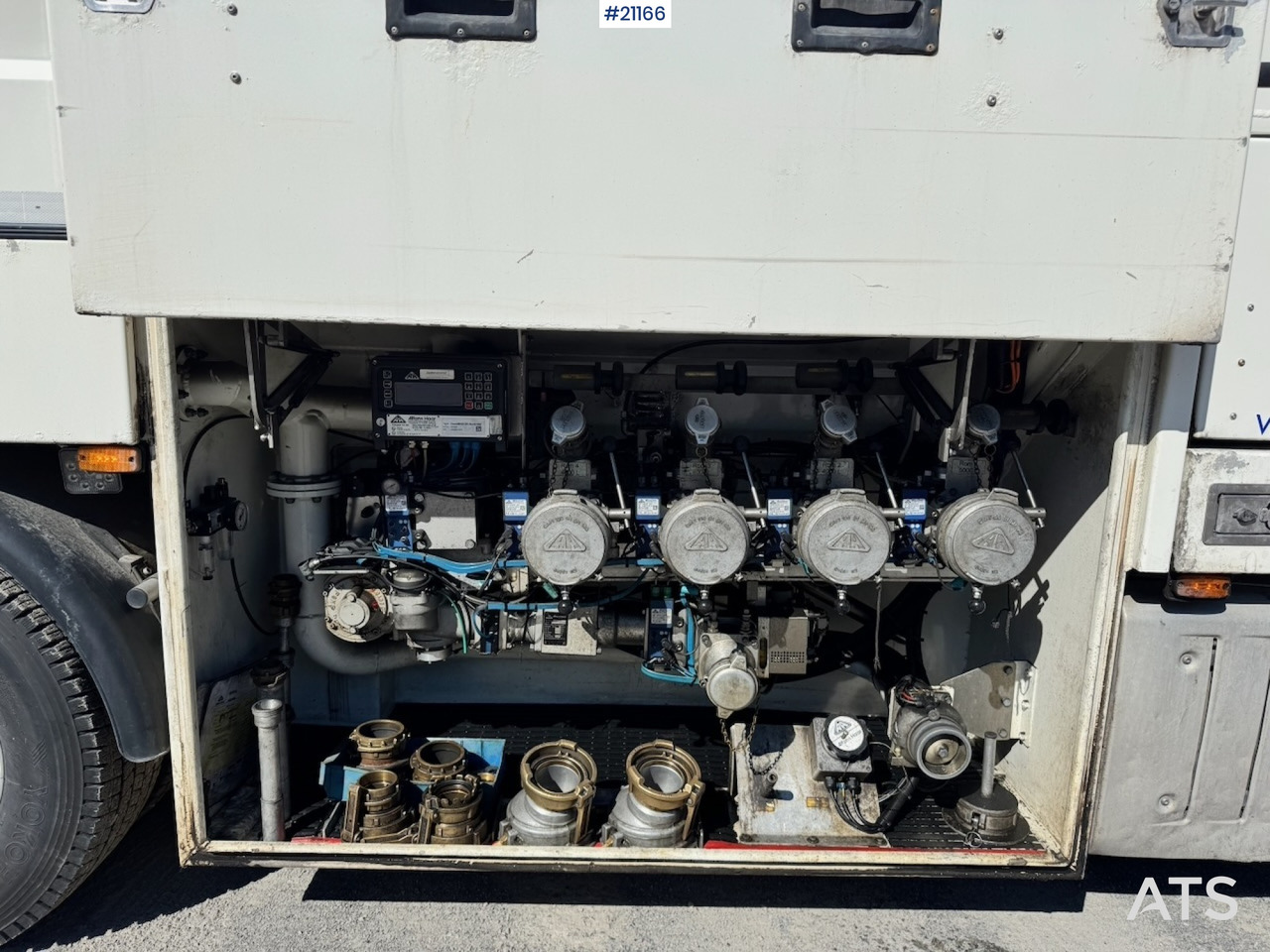 Tank truck Mercedes Actros 2553: picture 24 Tank truck Mercedes Actros 2553: picture 24